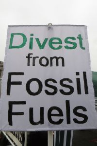 682px-US-WA-Olympia-Capitol-StopCoalTrain-2013.01.14-007